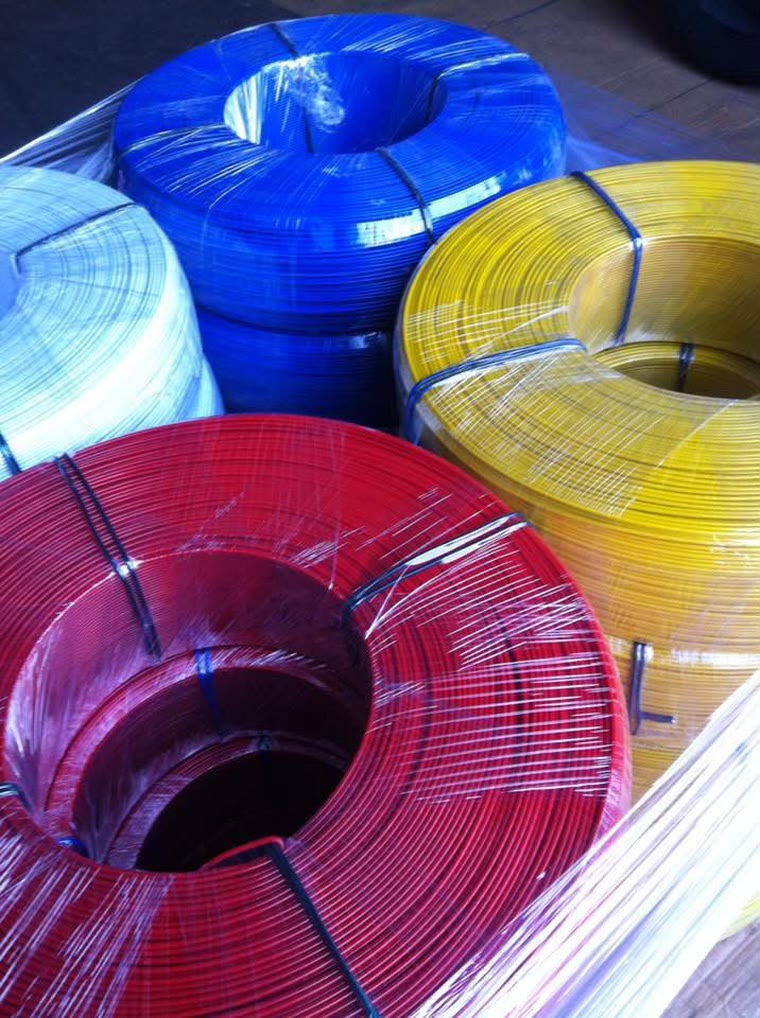Mizan Tel üretimi mavi, sarı, kırmızı ve beyaz PVC kaplı daldırma galvanizli tel kangalları