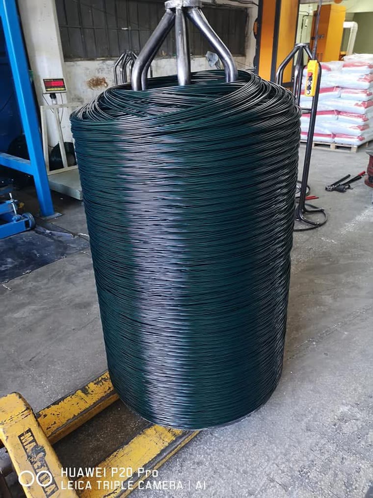 Mizantel üretimi yeşil PVC kaplı tel, forklift üzerinde tek parça büyük rozet sargı kangal